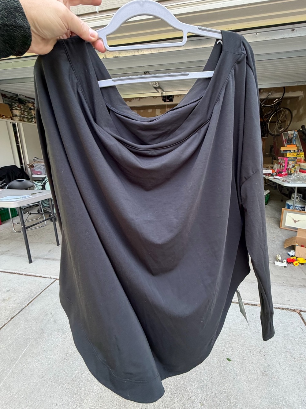 NWT. Halara one shoulder yoga top- Black